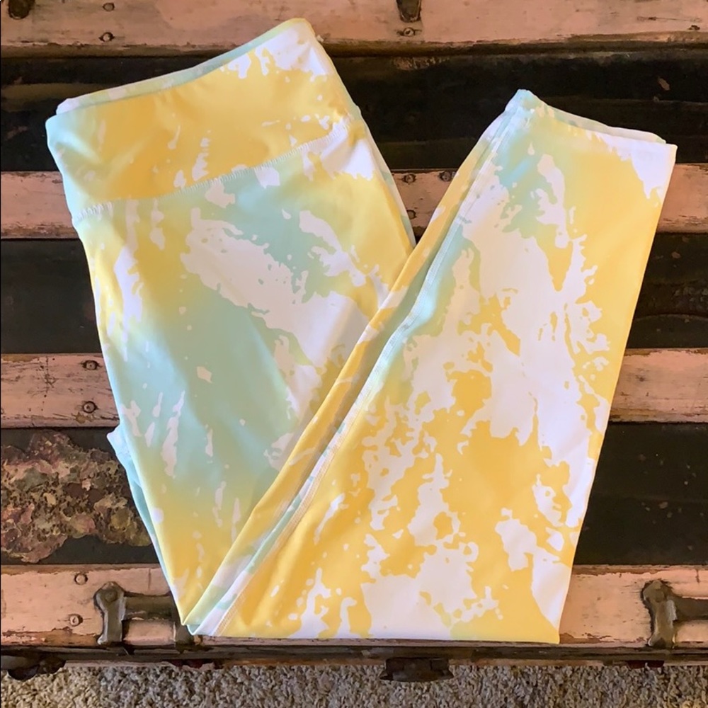 Never worn Fabletics leggings